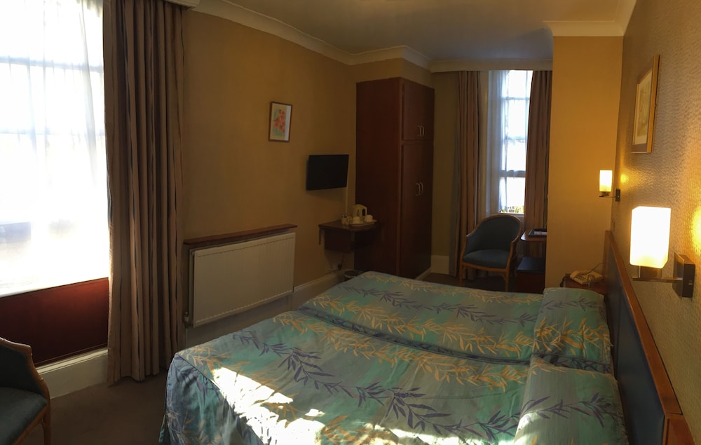 Habitación superior con 2 camas individuales del hotel Mitre House. Foto 1