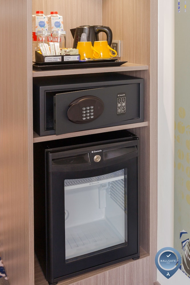 Habitación superior con 2 camas individuales del hotel Novotel Bali Ngurah Rai Airport. Foto 4