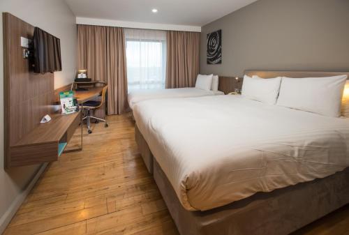 Habitación Estándar con cama doble e individual del hotel Holiday Inn London West