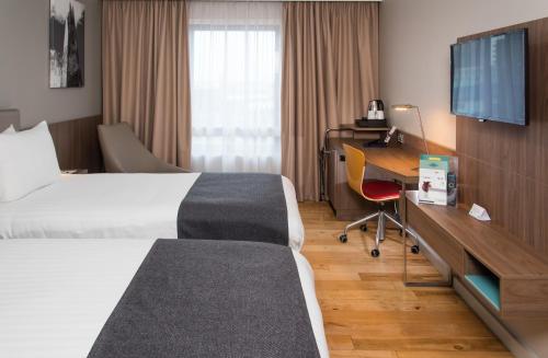 Habitación Doble Estándar - 2 camas del hotel Holiday Inn London West. Foto 2