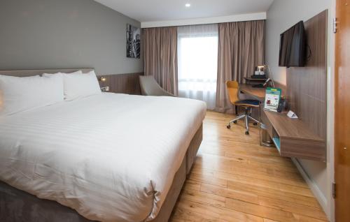 Habitación Doble Estándar del hotel Holiday Inn London West. Foto 1