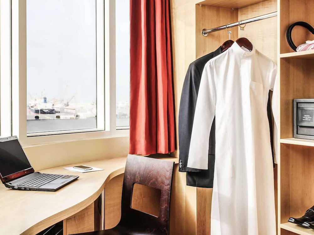 Habitación Estándar con una Cama King Size del hotel IBIS YANBU SAUDI ARABIA. Foto 5
