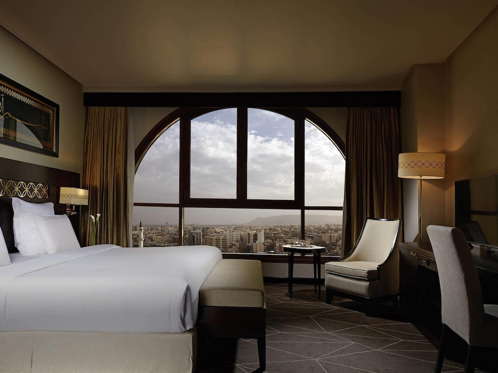 SUITE EJECUTIVA, 1 Cama Doble, 2 Camas Individuales, Vistas a la ciudad del hotel Pullman Zamzam Madina