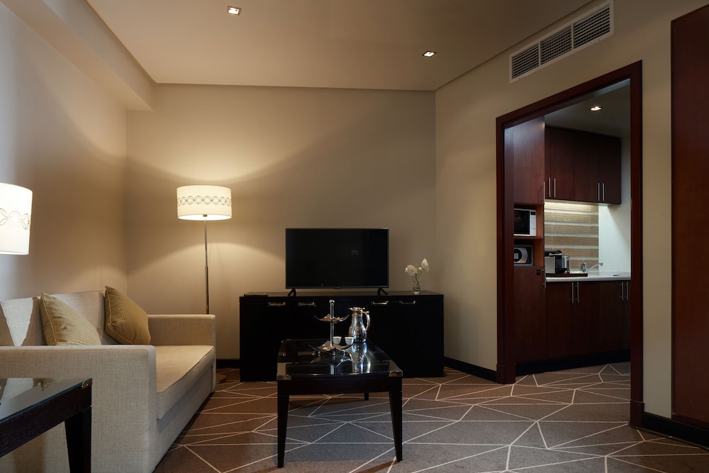 SUITE EJECUTIVA, 1 Cama Doble, 2 Camas Individuales, Vistas a la ciudad del hotel Pullman Zamzam Madina. Foto 5