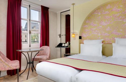 Habitación Doble Superior del hotel Les Rives De Notre Dame. Foto 2