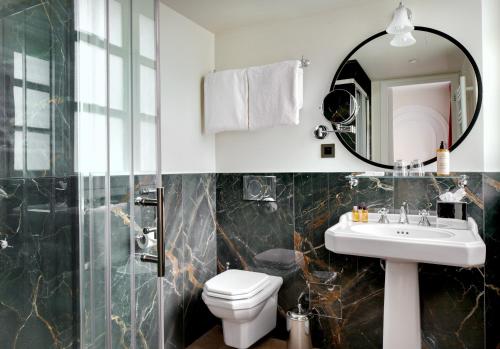 Habitación Doble Superior del hotel Les Rives De Notre Dame. Foto 6