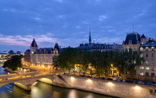 Suite Ático del hotel Les Rives De Notre Dame. Foto 2
