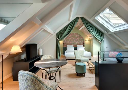 Suite Ático del hotel Les Rives De Notre Dame. Foto 5