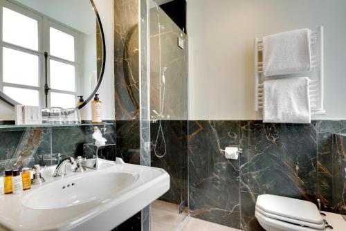 Habitación Doble Estándar del hotel Les Rives De Notre Dame. Foto 3