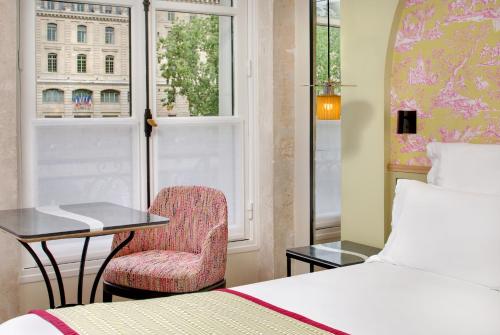 Habitación Doble Estándar del hotel Les Rives De Notre Dame. Foto 16