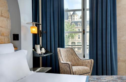 Habitación Doble Superior del hotel Les Rives De Notre Dame. Foto 23