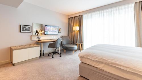 Habitación Premium con cama extragrande - adaptada para personas de movilidad reducida del hotel Holiday Inn Manchester - City Centre, An Ihg