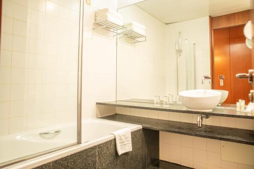 Habitación Individual Estándar del hotel VIP Executive Art's. Foto 5