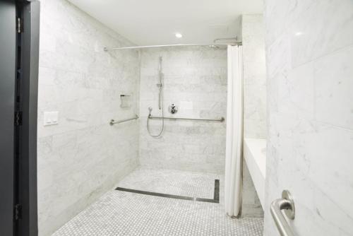 Alojamiento Ada Clásico - 2 camas del hotel The Tillary. Foto 4