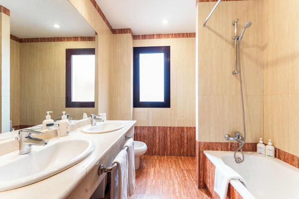 Habitación Premium Confort del hotel Bakour OH Nice Costa del Sol. Foto 4