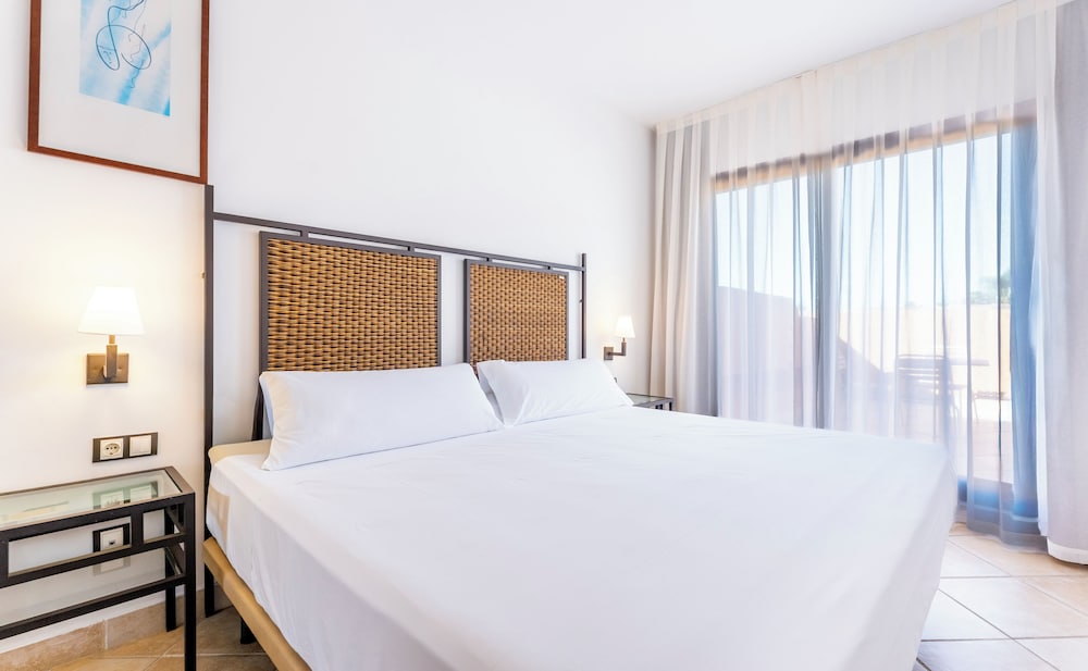 Habitación Confort, 2 habitaciones del hotel Bakour OH Nice Costa del Sol