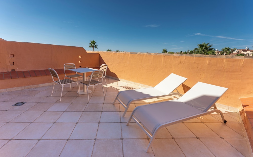 Habitación Quíntuple Confort, 2 dormitorios del hotel Bakour OH Nice Costa del Sol. Foto 2