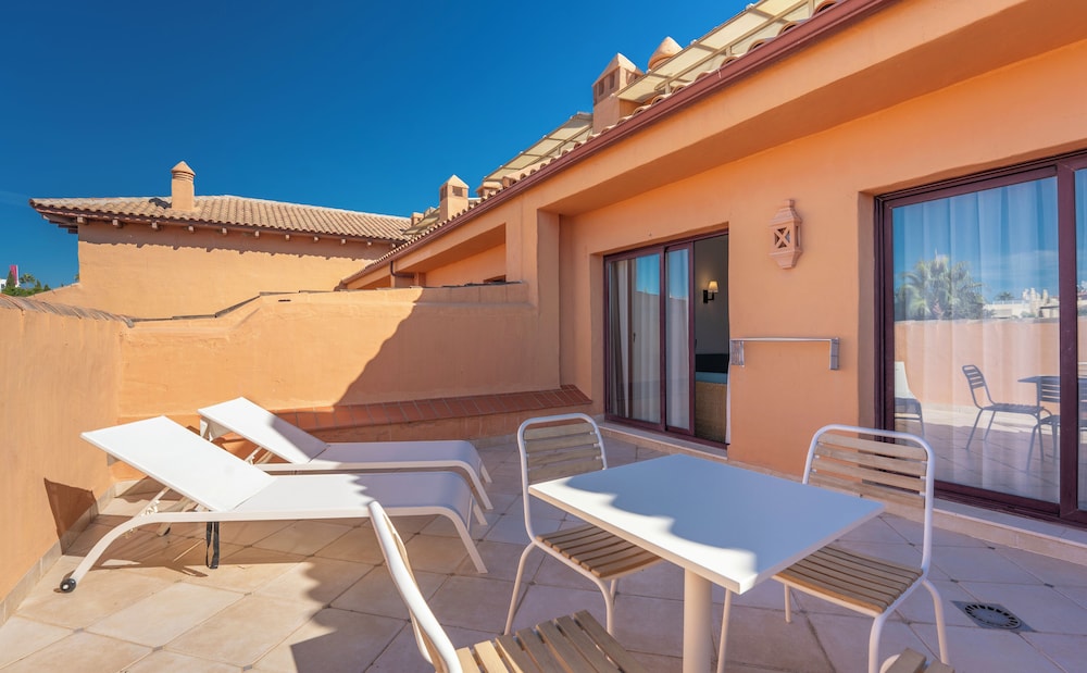 Habitación Quíntuple Confort, 2 dormitorios del hotel Bakour OH Nice Costa del Sol. Foto 4