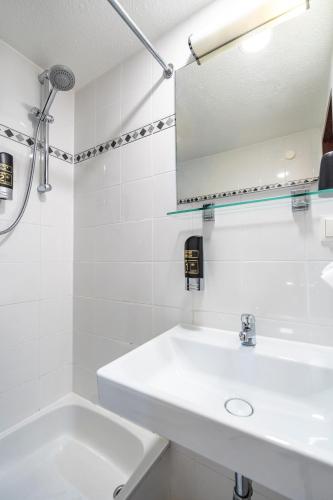 Habitación Triple del hotel Enziana Wien. Foto 1