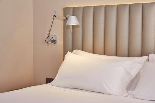 Habitación Doble Estándar - 1 o 2 camas del hotel NH Andorra la Vella. Foto 4