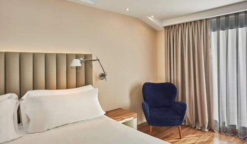 Habitación Doble Superior con vistas del hotel NH Andorra la Vella. Foto 4