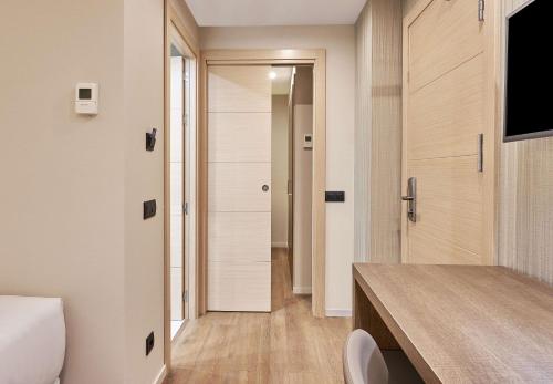 Habitación Cuádruple Familiar del hotel NH Andorra la Vella. Foto 3