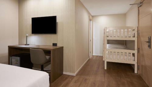 Habitación Cuádruple Familiar del hotel NH Andorra la Vella. Foto 4