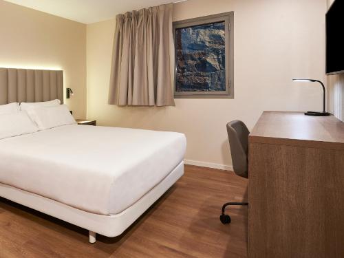 Habitación Cuádruple Familiar del hotel NH Andorra la Vella. Foto 5