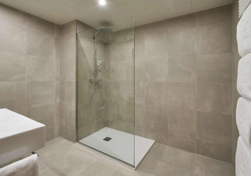 Habitación Cuádruple Familiar del hotel NH Andorra la Vella. Foto 9