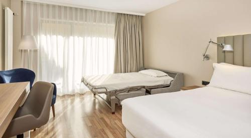 Habitación Triple Estándar del hotel NH Andorra la Vella. Foto 3