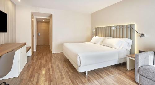 Habitación Doble Superior del hotel NH Andorra la Vella. Foto 1
