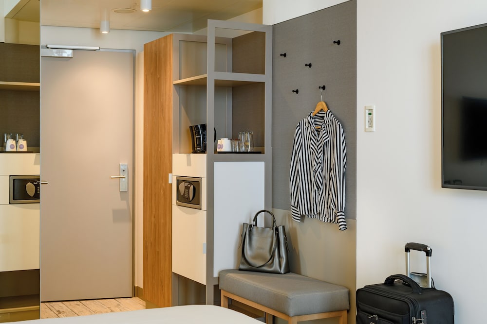 Habitación estándar con 2 camas individuales, 2 camas individuales del hotel Novotel Muenchen Messe. Foto 3