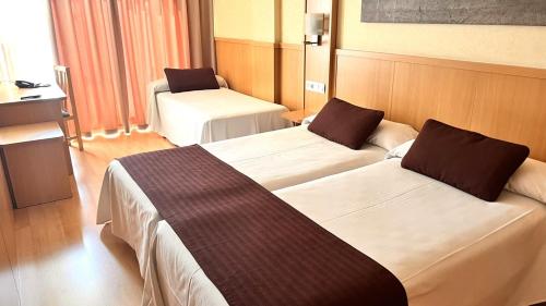 Habitación Triple Deluxe del hotel Guitart Central Park Aqua Resort. Foto 3