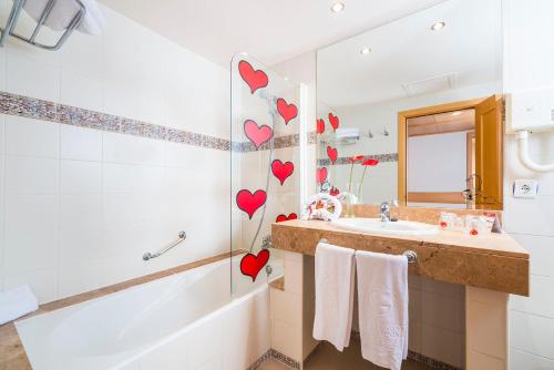 Suite Superior del hotel Guitart Central Park Aqua Resort. Foto 5