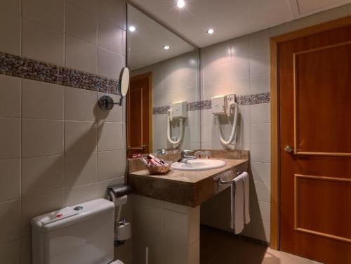 Suite Deluxe del hotel Guitart Central Park Aqua Resort. Foto 4