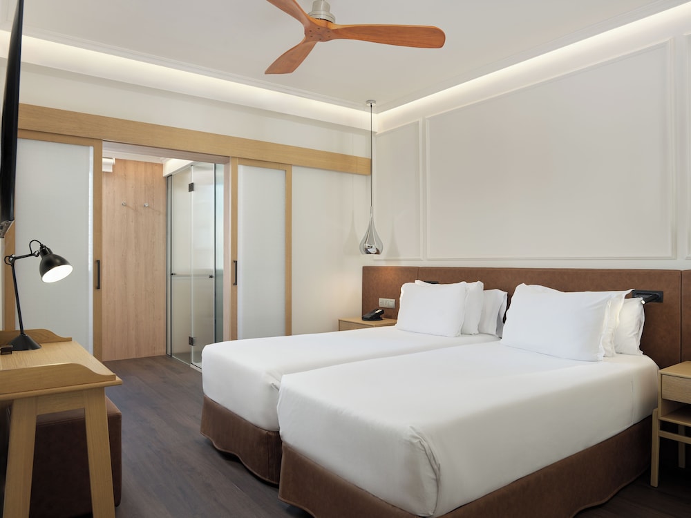 Habitación Classic del hotel H10 Universitat. Foto 4