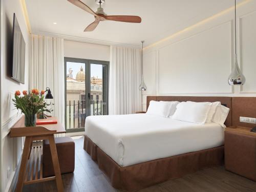 Junior Suite Deluxe Familiar del hotel H10 Universitat