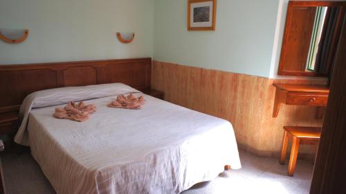 Bungalow with Pool View del hotel Bungalows Castillo Playa