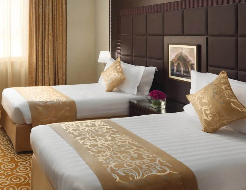 Suite 1 Cama doble del hotel Mövenpick Qassim. Foto 1