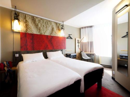 Habitación Doble Estándar - 2 camas del hotel Ibis Köln Centrum. Foto 2