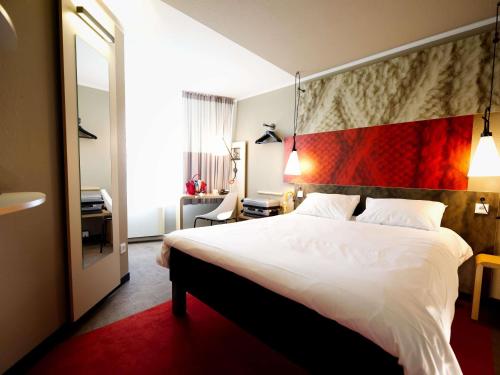 Habitación Doble Estándar del hotel Ibis Köln Centrum. Foto 1