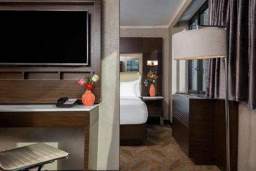 Suite con cama extragrande del hotel Holiday Inn Brooklyn Downtown. Foto 4