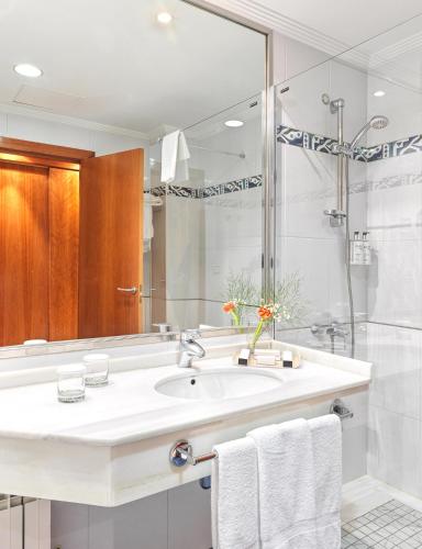 Habitación Doble Estándar con acceso al spa - 2 camas del hotel Galatea. Foto 1