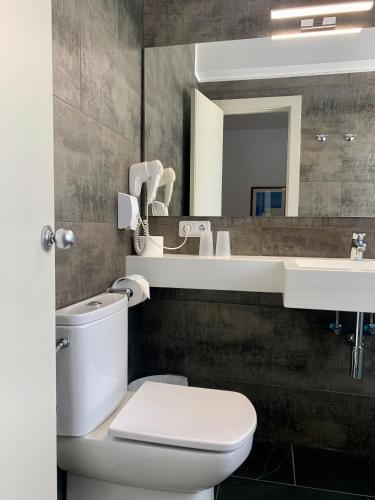 Habitación Doble Estándar - 1 o 2 camas del hotel Jeni. Foto 6