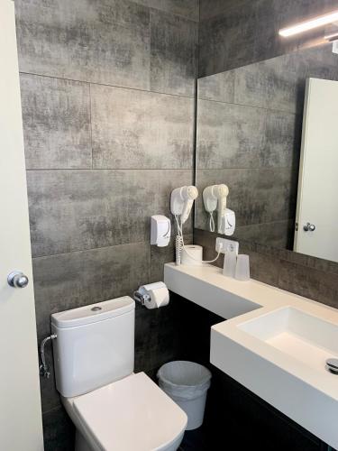 Habitación Doble Estándar - 1 o 2 camas del hotel Jeni. Foto 8