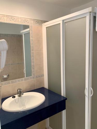 Habitación Cuádruple Estándar del hotel Jeni. Foto 3