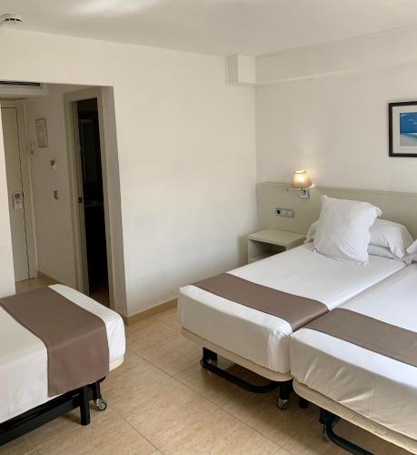 Habitación Cuádruple Estándar del hotel Jeni. Foto 4