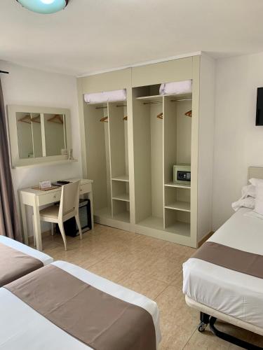Habitación Cuádruple Estándar del hotel Jeni. Foto 8