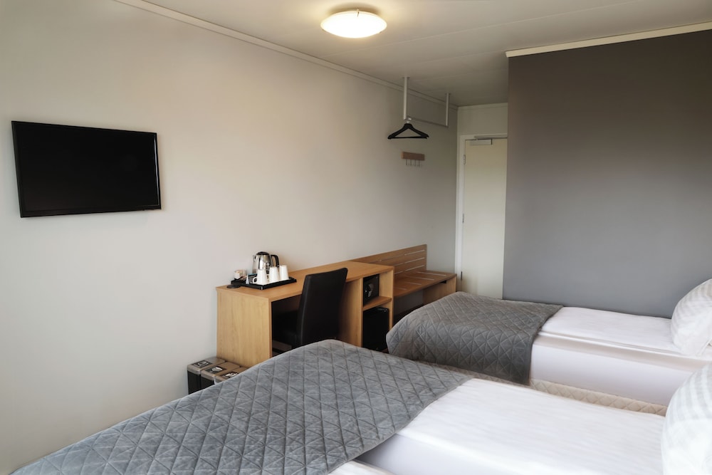 Habitación triple estándar del hotel Fosshotel Núpar. Foto 1