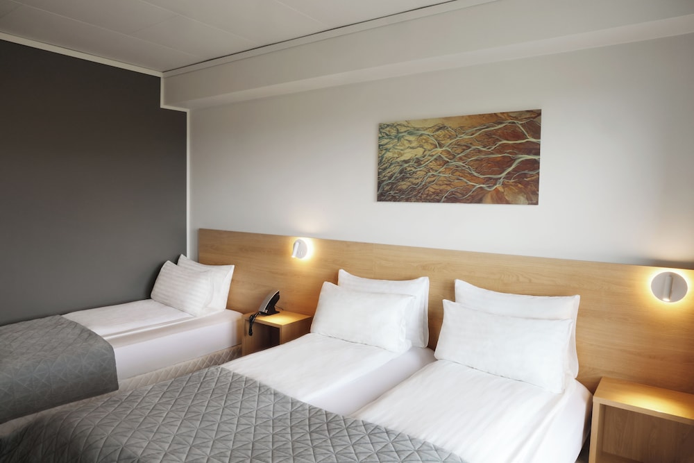 Habitación triple estándar del hotel Fosshotel Núpar. Foto 2
